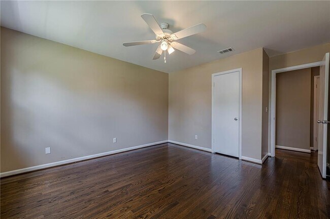 Building Photo - 385 Stonebridge Trail