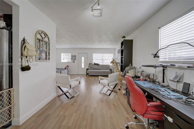 Building Photo - 6433 SW 25th St