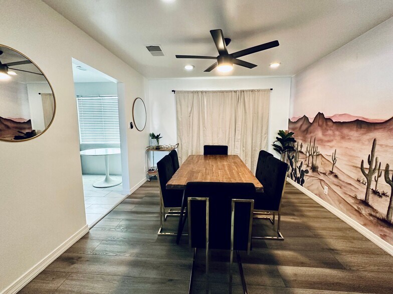 Building Photo - 1020 S Lola Ln