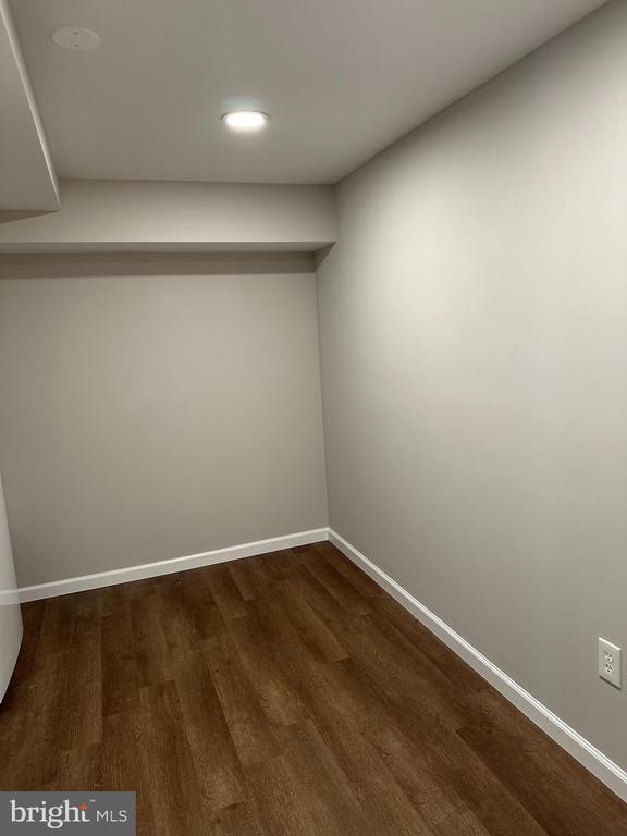 Building Photo - 9 Collis Ct