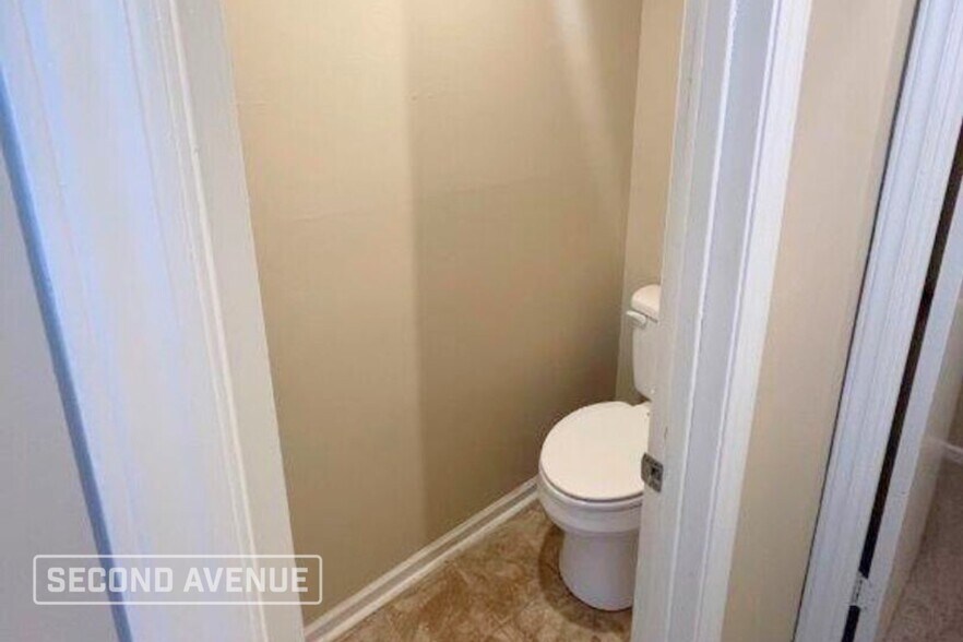 Building Photo - 4407 Golden Rd