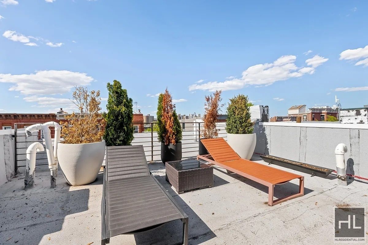 Building Photo - Gorgeous Townhome in Bed Stuy!