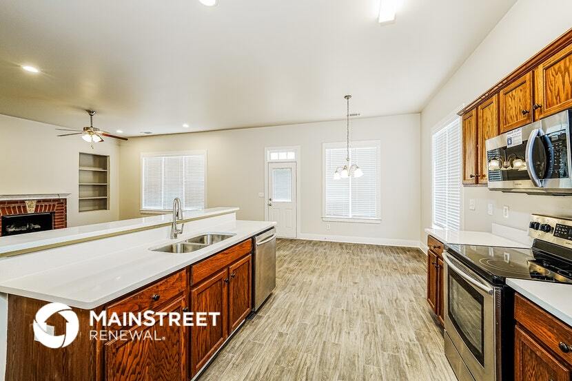 Building Photo - 4601 Nicholas Dr