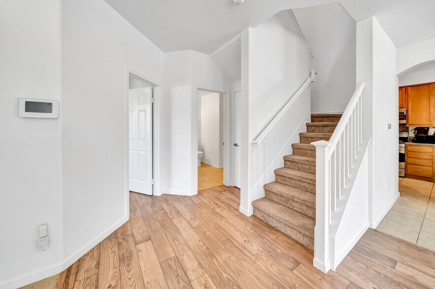 Building Photo - 23904 Calle del Sol Dr