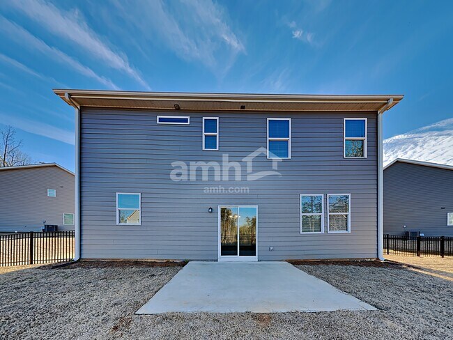 Building Photo - 320 Bourne St