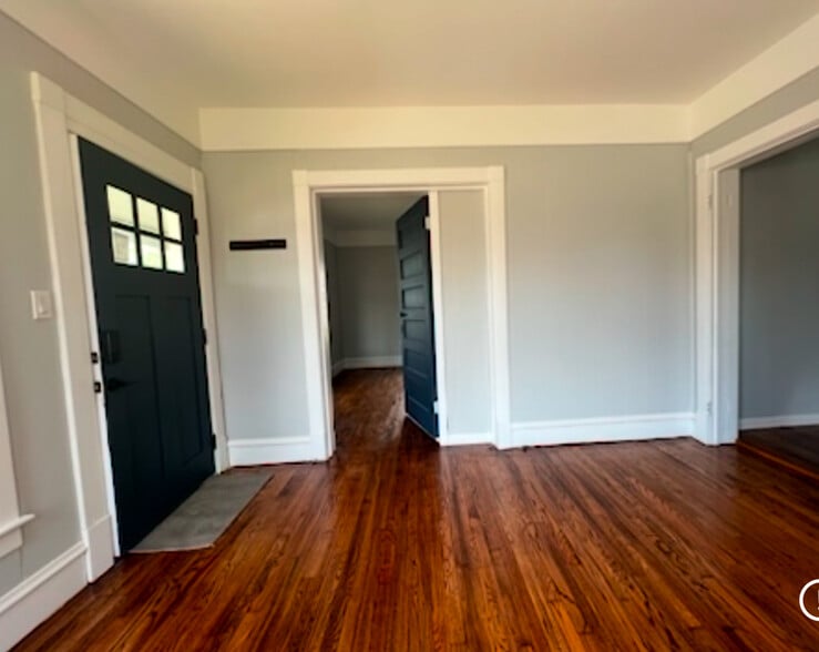 Building Photo - 713 Baldwin St