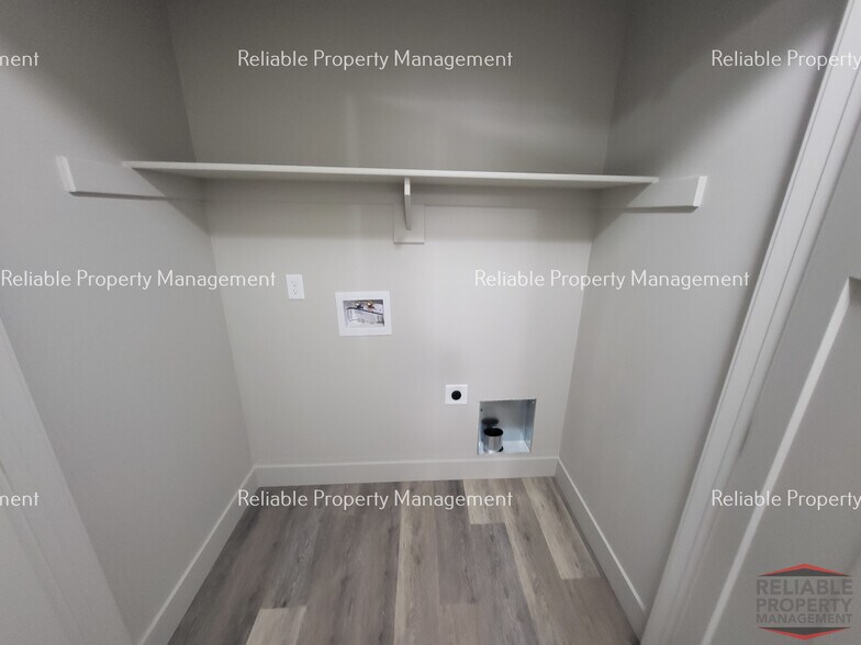 Building Photo - 6325 N Silver Fox Rd