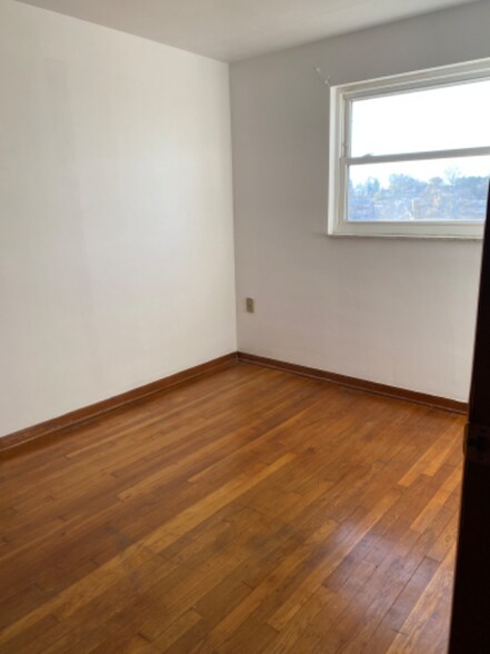 Building Photo - 128 Spring Ln