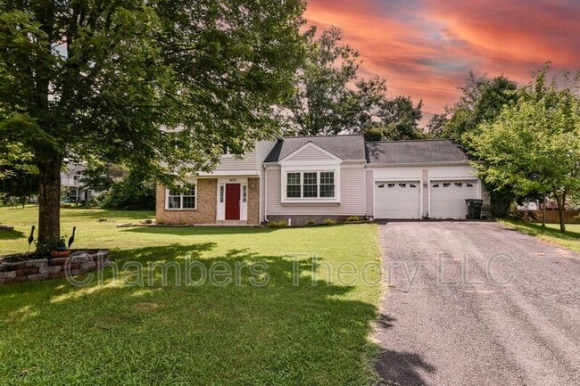 Primary Photo - 10135 Forest Hill Cir