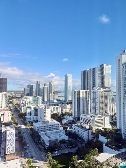 Building Photo - 2000 N Bayshore Dr