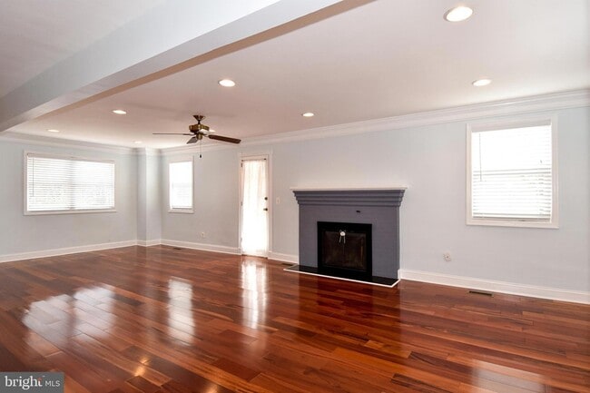 Building Photo - 7125 Harrison Ln