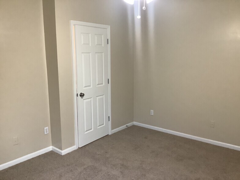 Building Photo - 2377 Companion Cir E