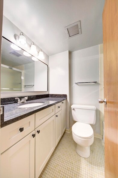 Building Photo - 555 E William St