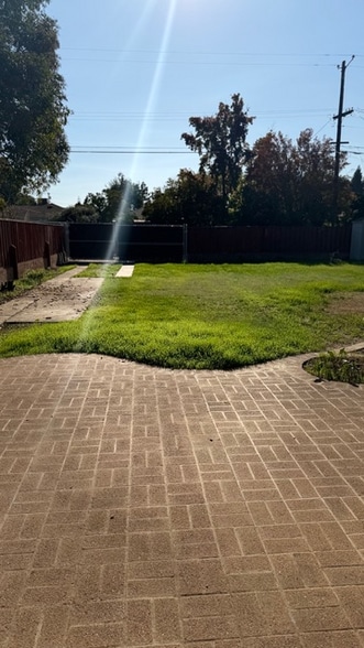 Building Photo - 1530 W 23rd St