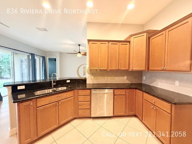 Building Photo - 836 Riviera Dr NE