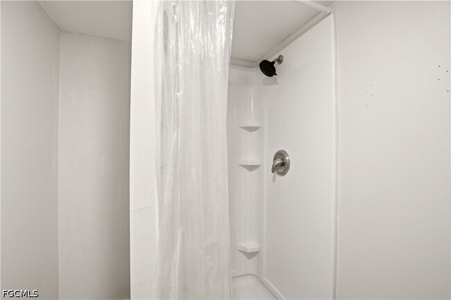 Building Photo - 1640 Daniels Dr