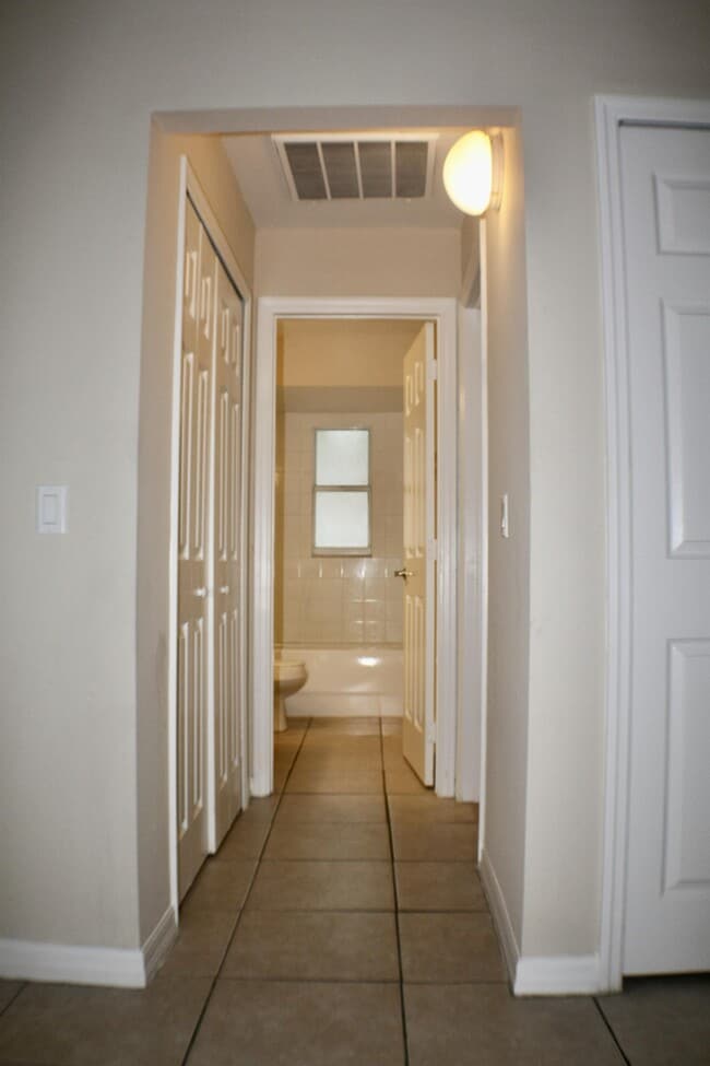 Building Photo - 7435 Albany Rd