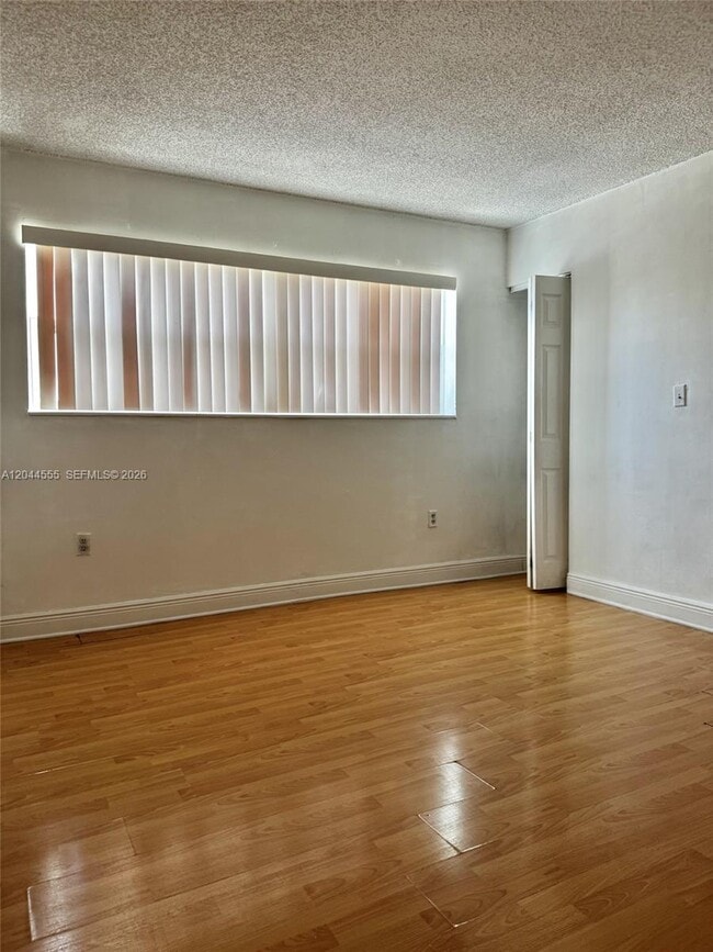 Building Photo - 9371 Fontainebleau Blvd