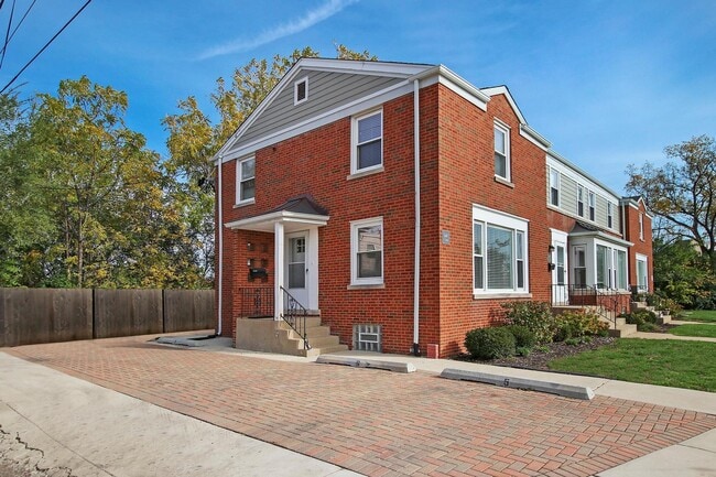 Building Photo - 5068 N Parkside Ave