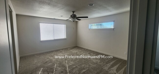 Building Photo - Stunning new build in Lowell