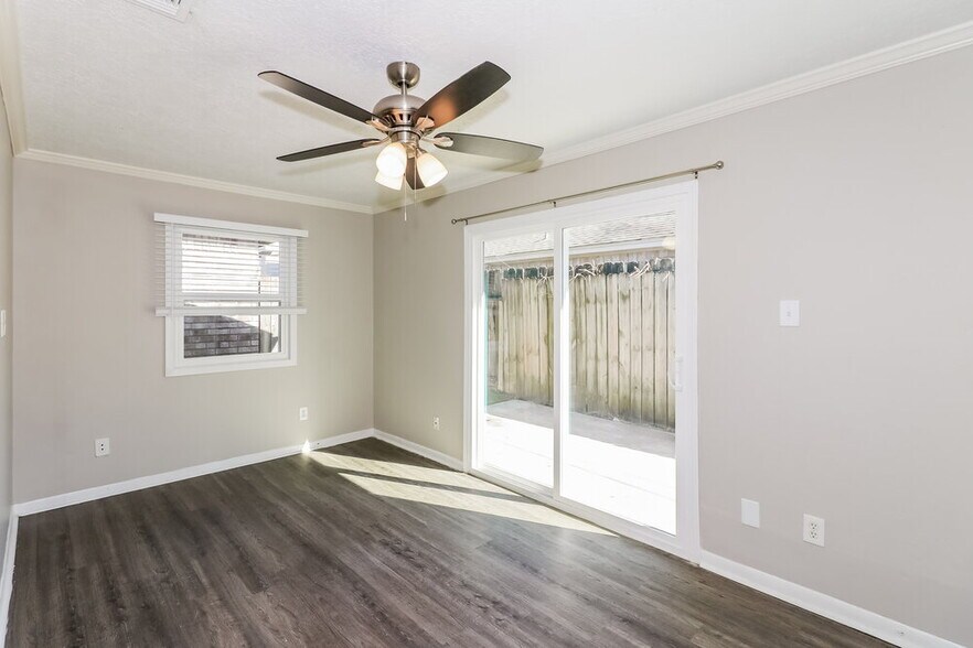 Building Photo - 1611 Bodart Cir