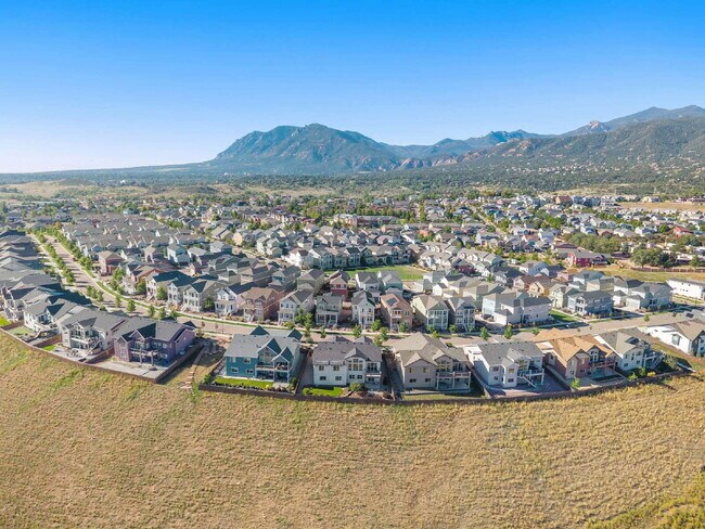 Building Photo - Modern 4 Bedroom, 2 Bathroom Westside Home with Balcony Views of Garden of the Gods!