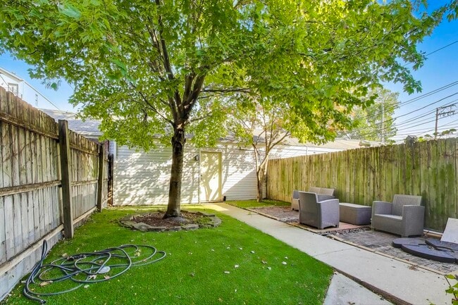 Building Photo - 2318 W Flournoy St