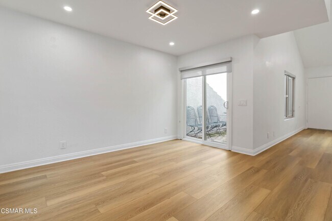 Building Photo - 646 Via Colinas