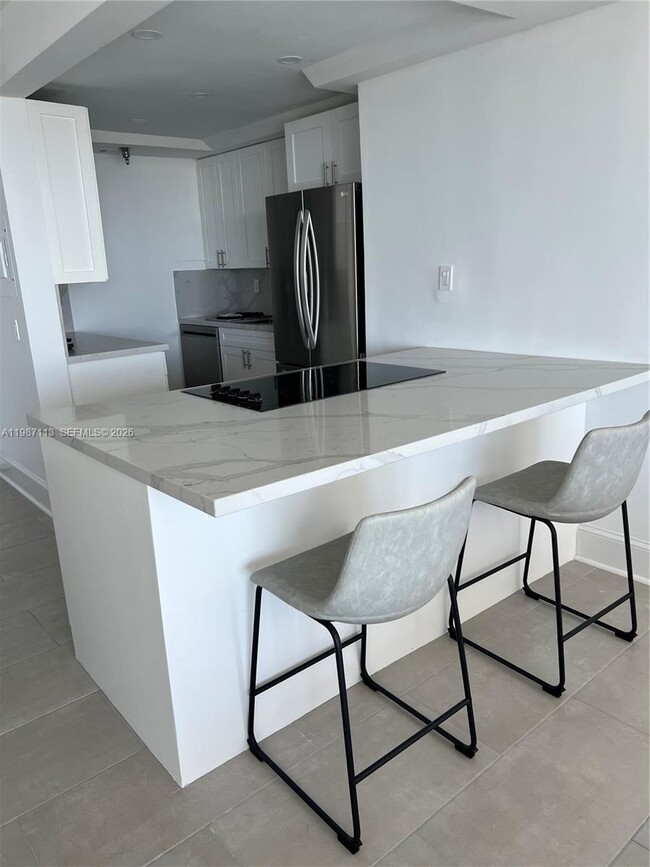 Building Photo - 1000 West Ave