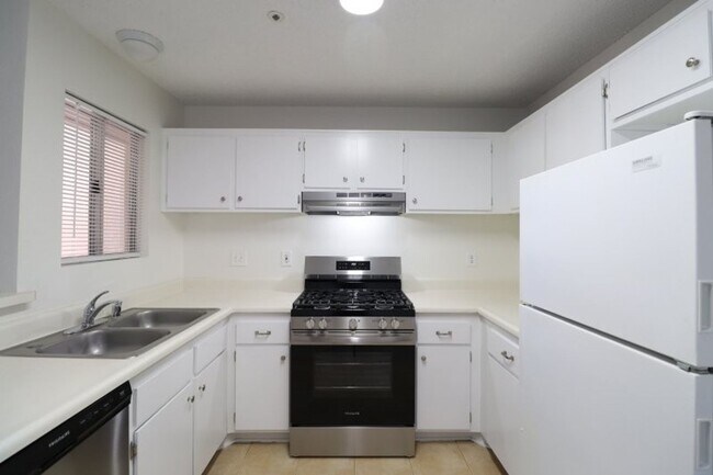 Building Photo - Cozy Condo with Private Patio & Resort-Style Amenities