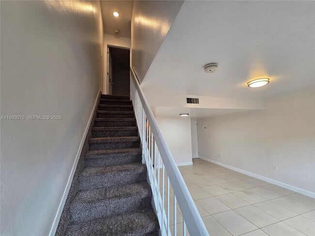 Building Photo - 5 Olive Dr