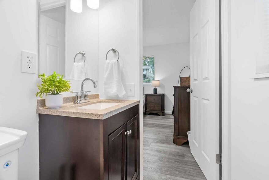 Building Photo - 2648 Garham Dr