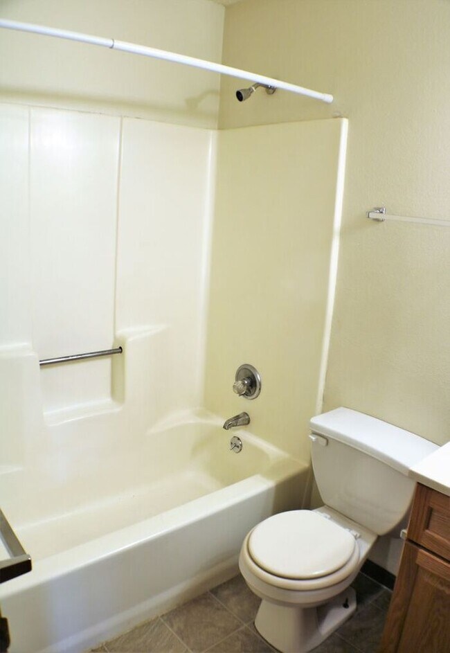 Building Photo - $1,100 | 2 Bedroom, 1 Bathroom CONDO | CAT Friendly* | Available for Immediate Move In!