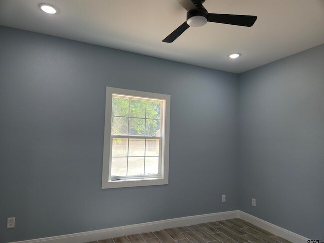 Building Photo - 8129 Cr 485