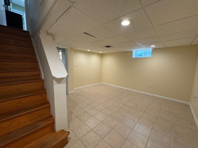 Building Photo - Beautiful 2 Bed 2 Bath Semi-Detached Brick...