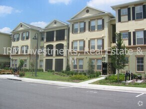 Building Photo - 3 bed 2 bath, 1st floor corner unit