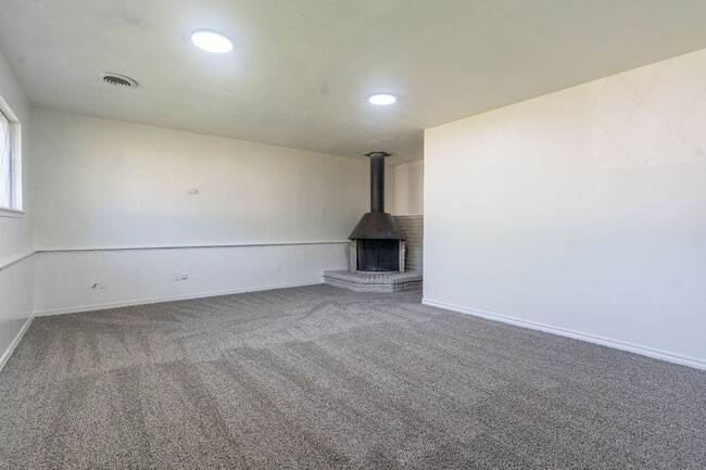 Building Photo - 4 Bedroom Rent to Own Home Available!
