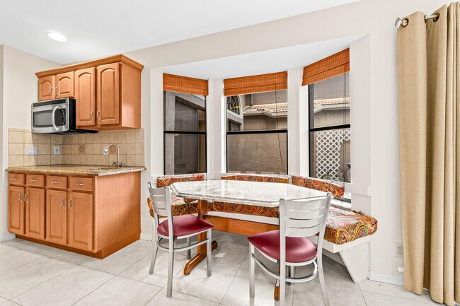 Building Photo - 5465 Monterey Cir
