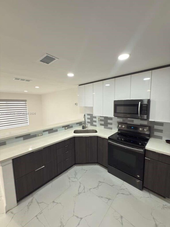 Building Photo - 5111 NW 55th Terrace