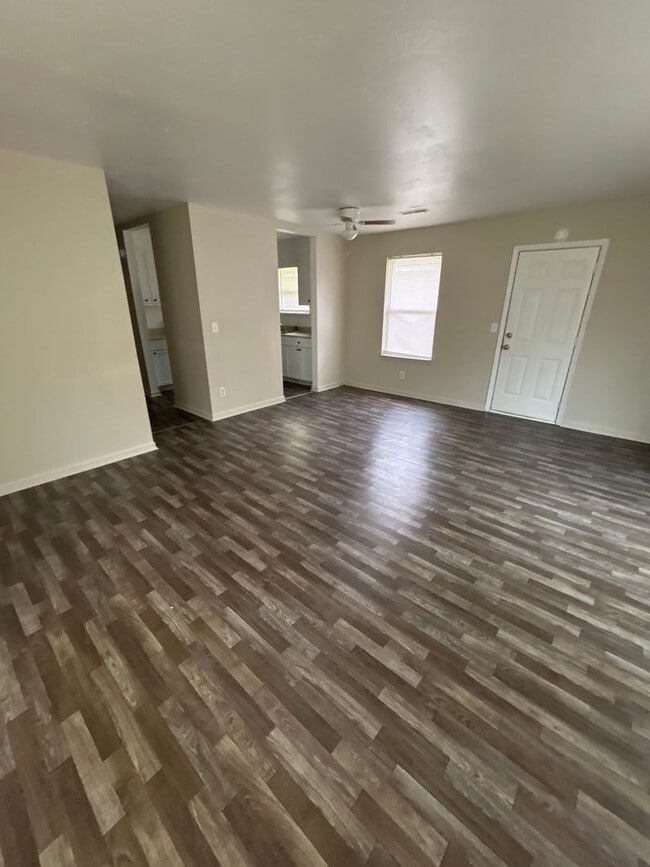 Building Photo - Huge 3 bedroom unit in popular Summerville!