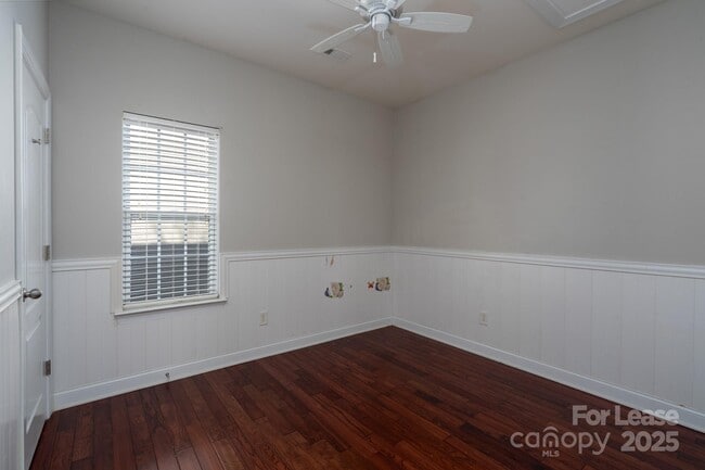 Building Photo - 10725 Serape Rd