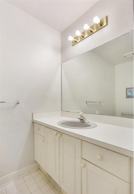 Building Photo - 24267 Weathervane Ct