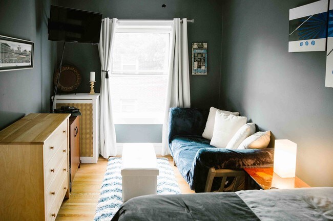 Building Photo - 2733 Girard Ave S