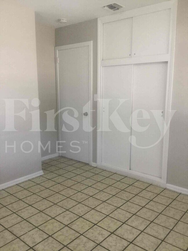 Building Photo - 609 Snowden Dr