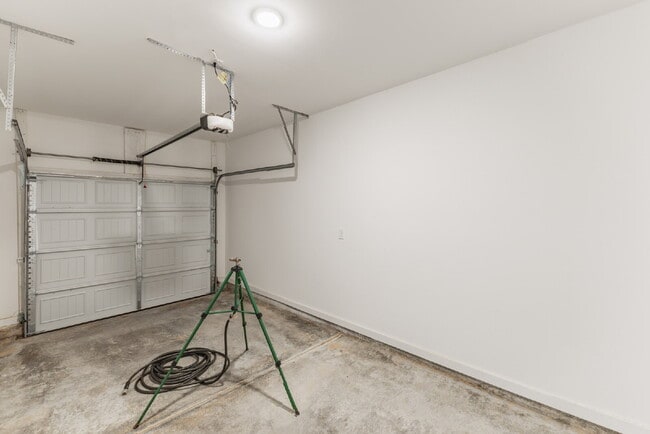 Building Photo - 7574 Discovery Pt Dr NW
