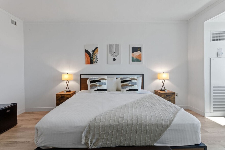 Building Photo - 810 Pacific Ave