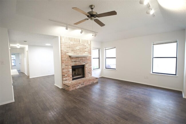 Building Photo - 12411 Deer Falls Dr