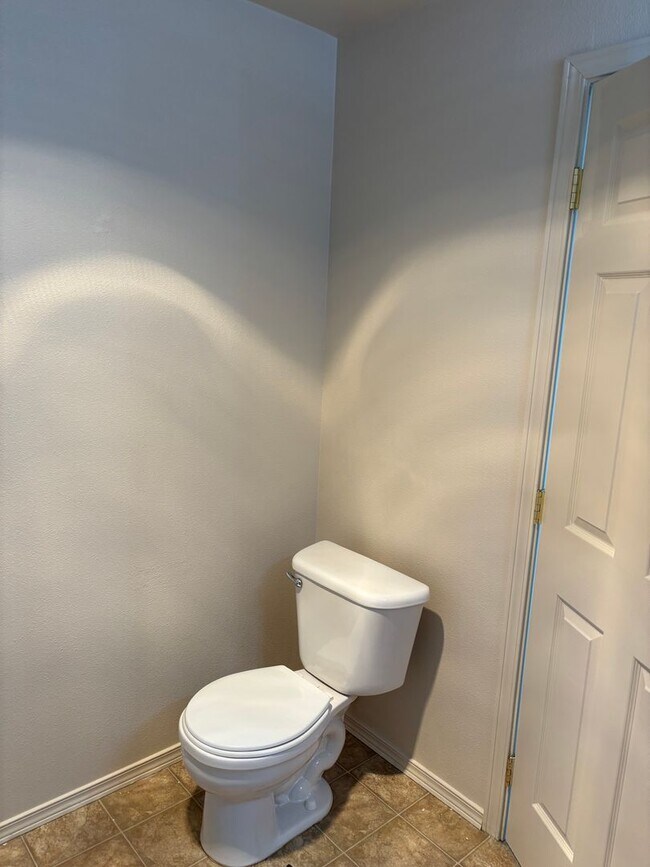 Building Photo - 2061-2061 NE Wolverine Loop