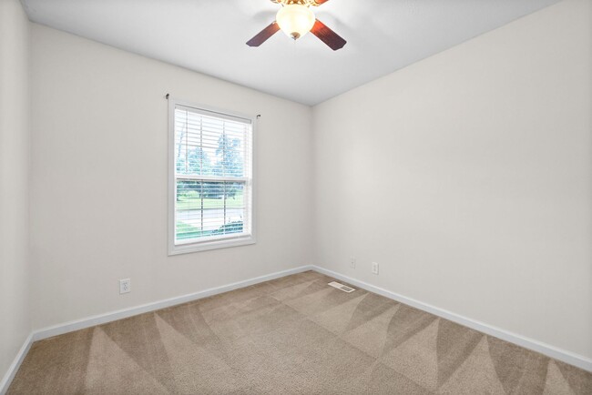 Building Photo - Pet Friendly Three Bedroom with Bonus!