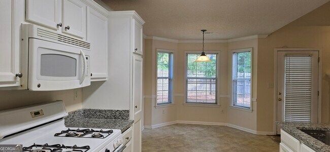 Building Photo - 2 Mill Ridge Pl